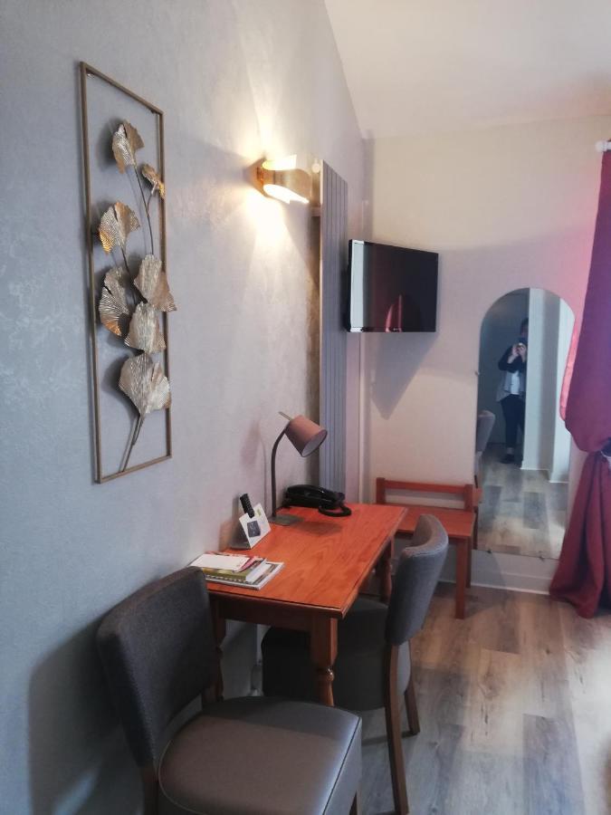 Logis Hotel Restaurant L'Oree Des Bois La Breille-les-Pins 외부 사진