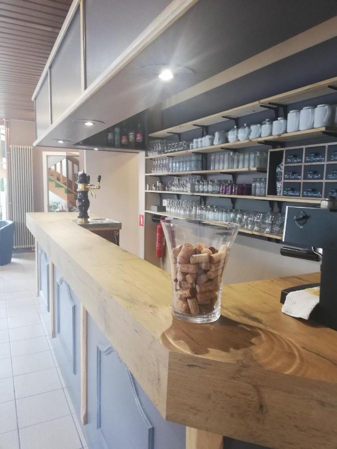 Logis Hotel Restaurant L'Oree Des Bois La Breille-les-Pins 외부 사진