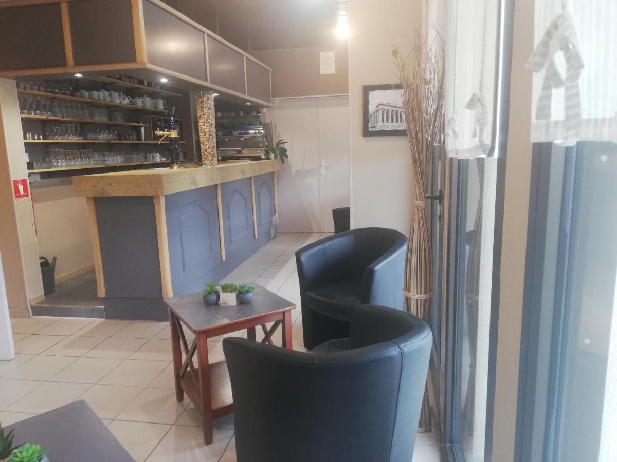 Logis Hotel Restaurant L'Oree Des Bois La Breille-les-Pins 외부 사진