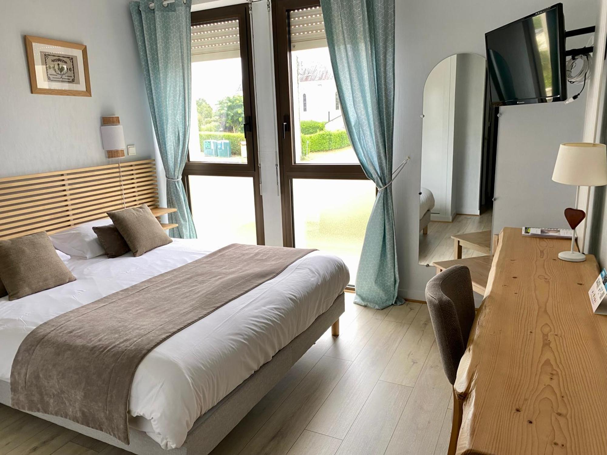 Logis Hotel Restaurant L'Oree Des Bois La Breille-les-Pins 외부 사진