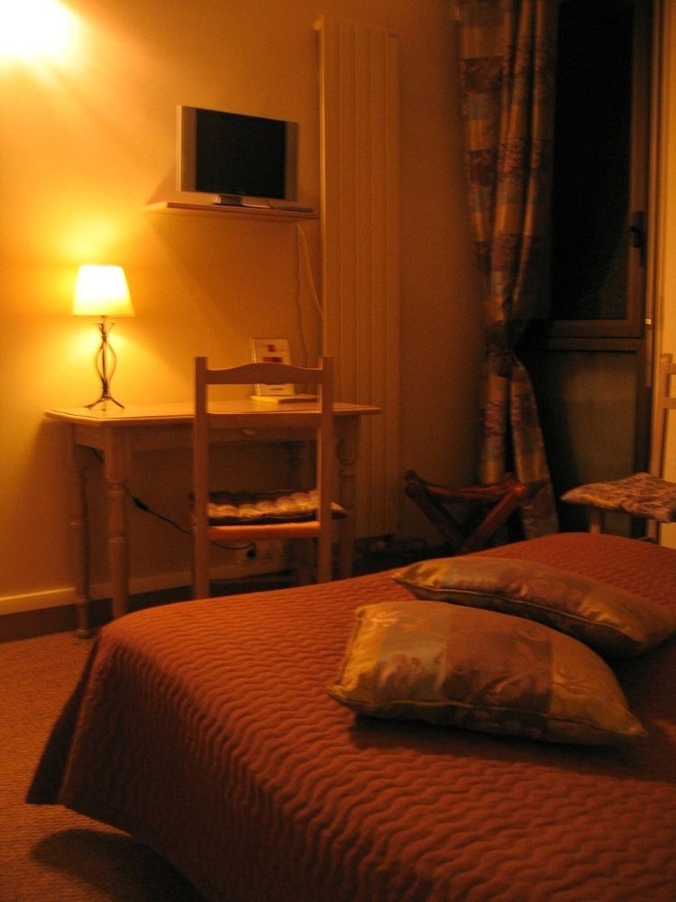 Logis Hotel Restaurant L'Oree Des Bois La Breille-les-Pins 외부 사진