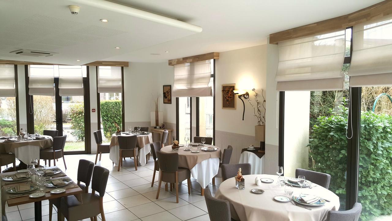 Logis Hotel Restaurant L'Oree Des Bois La Breille-les-Pins 외부 사진