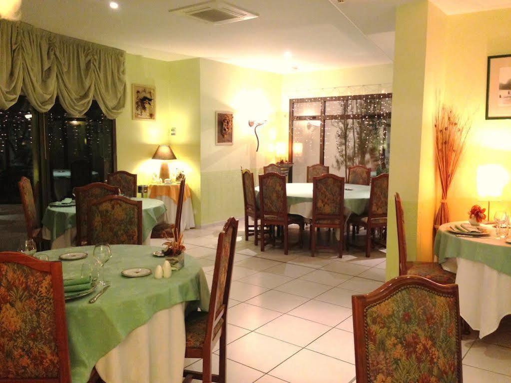 Logis Hotel Restaurant L'Oree Des Bois La Breille-les-Pins 외부 사진