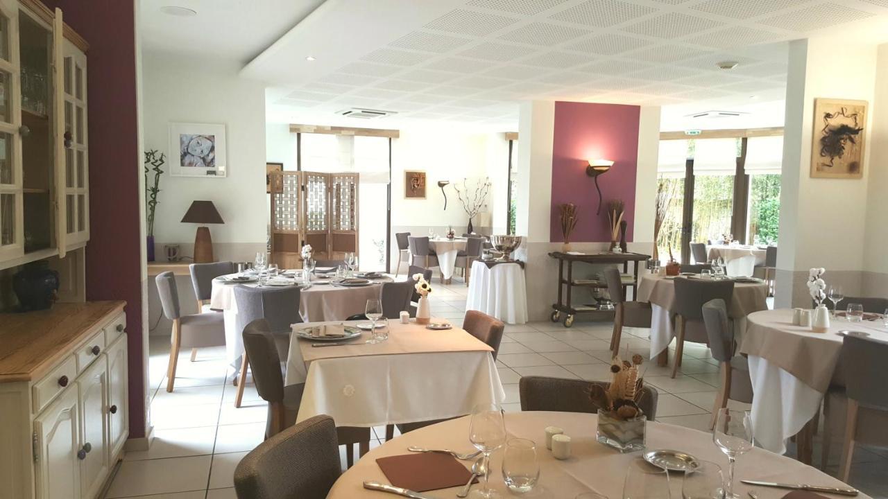 Logis Hotel Restaurant L'Oree Des Bois La Breille-les-Pins 외부 사진