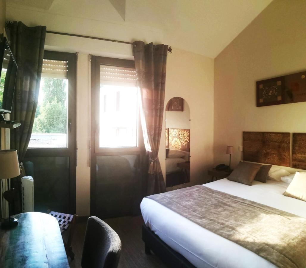 Logis Hotel Restaurant L'Oree Des Bois La Breille-les-Pins 외부 사진