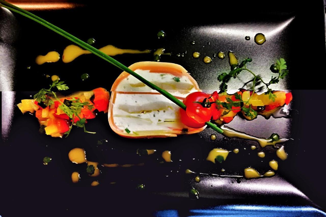Logis Hotel Restaurant L'Oree Des Bois La Breille-les-Pins 외부 사진